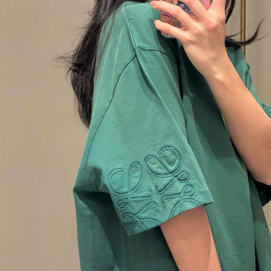 디스트레스드 티셔츠 (Distressed T-shirt)