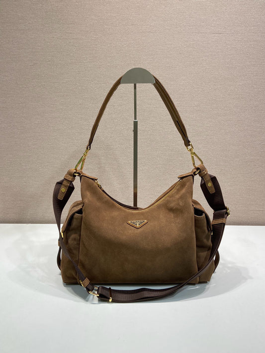 포켓 스웨이드 토트백 (Pocket Suede Tote Bag)