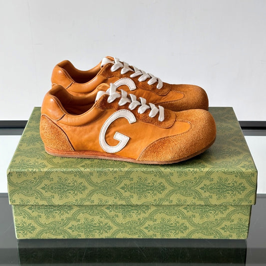 클래식 스니커즈 (Classic Sneakers)