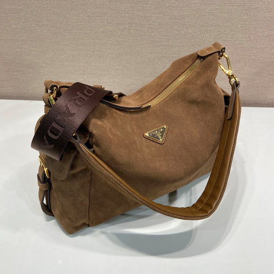 포켓 스웨이드 토트백 (Pocket Suede Tote Bag)