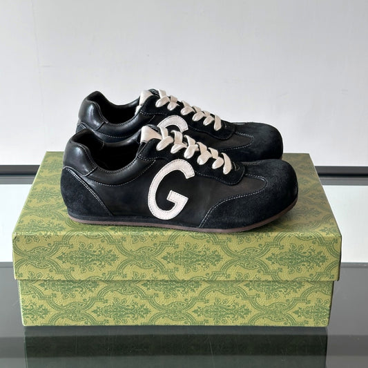 클래식 스니커즈 (Classic Sneakers)