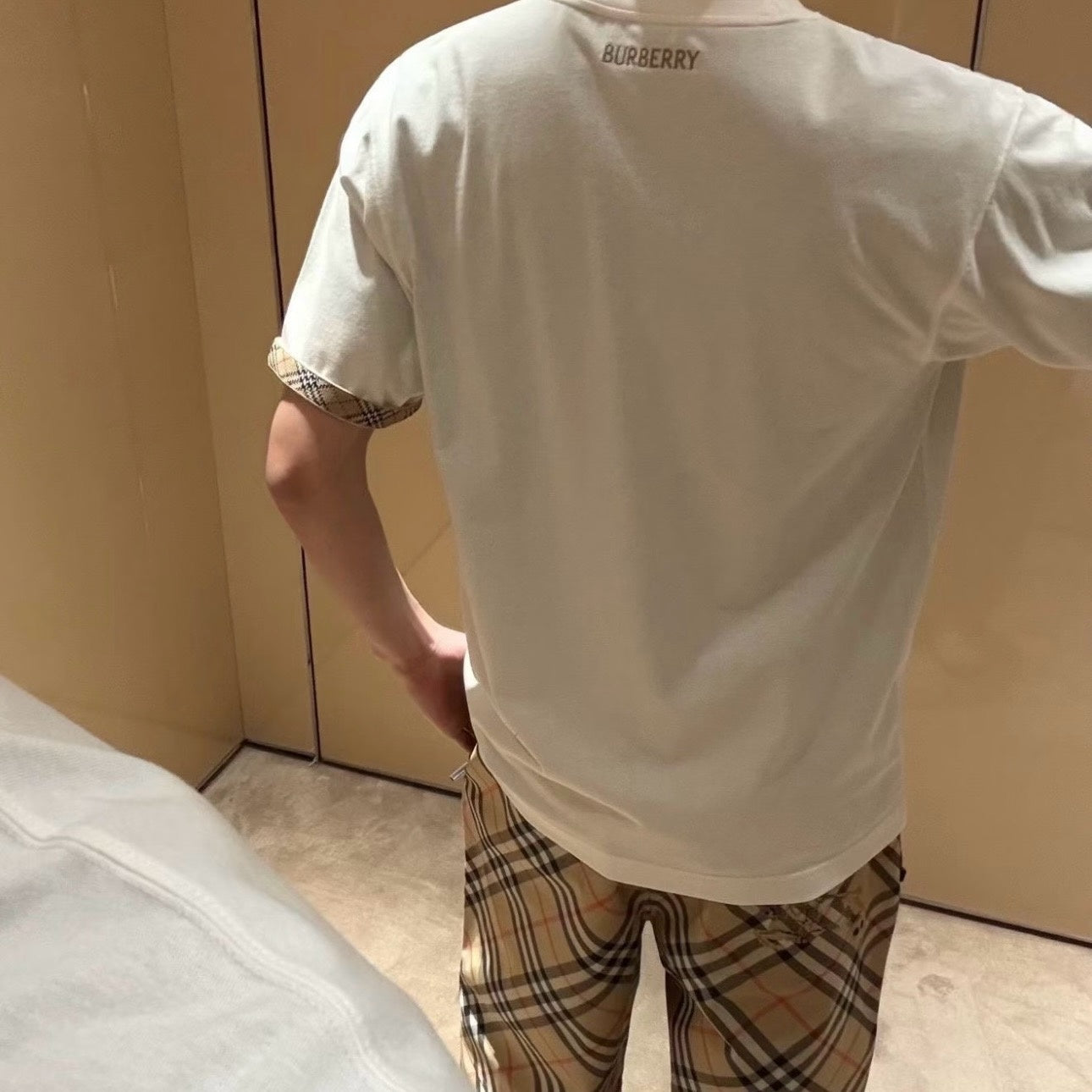 EKD 반팔 티셔츠 (EKD Short-Sleeve T-Shirt)