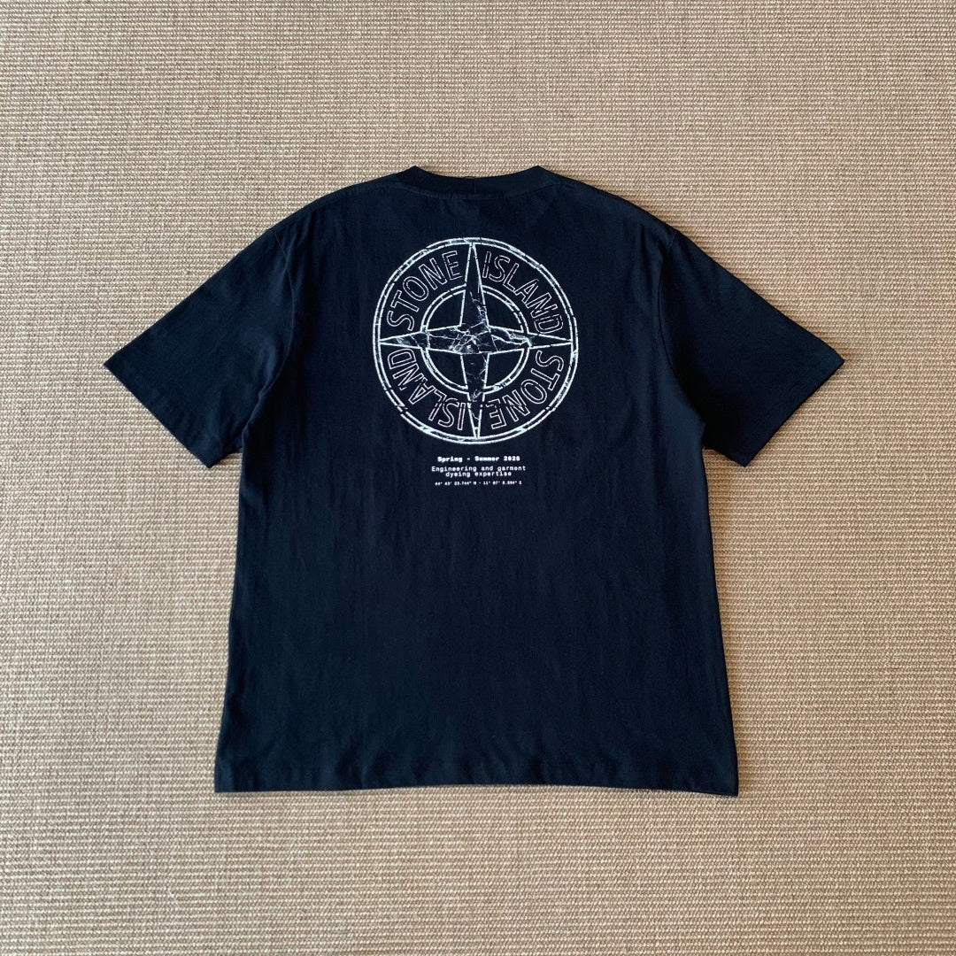 디스트레스드 티셔츠 (Distressed T-shirt)