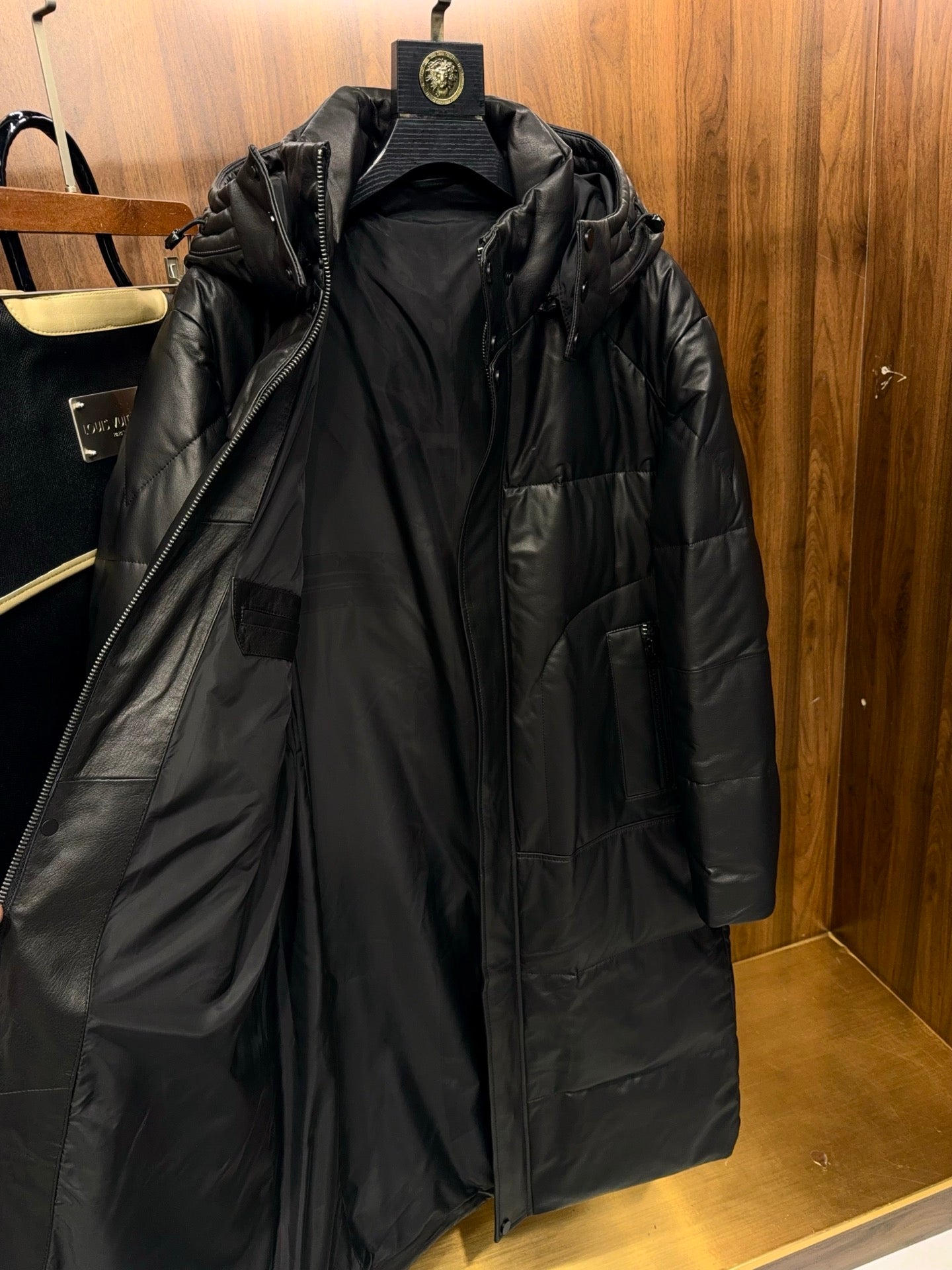 롱 트렌치 레더코트 (Long trench leather coat)