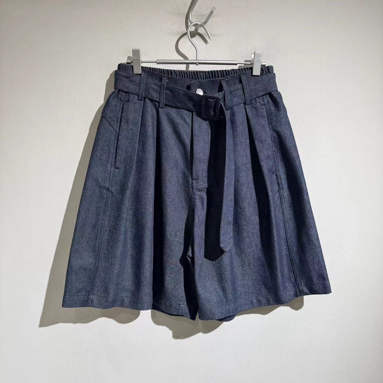 와이드 레그 숏팬츠 (Wide leg shorts)