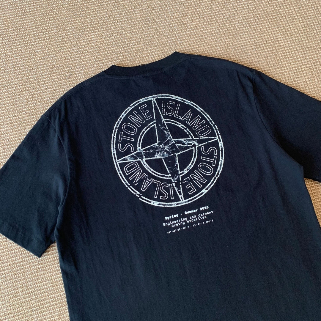 디스트레스드 티셔츠 (Distressed T-shirt)