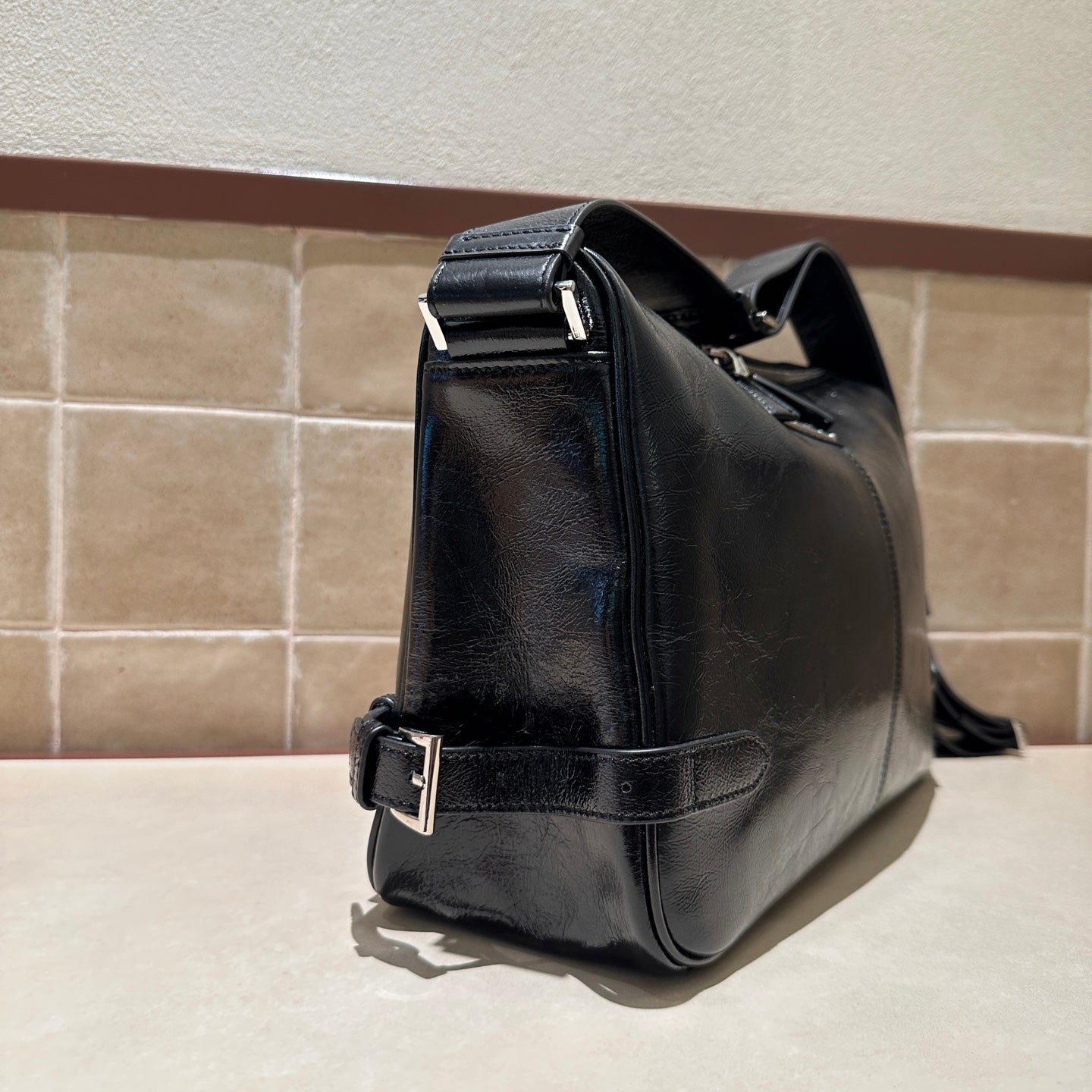 메탈 로고 숄더백 (metal logo shoulder bag)