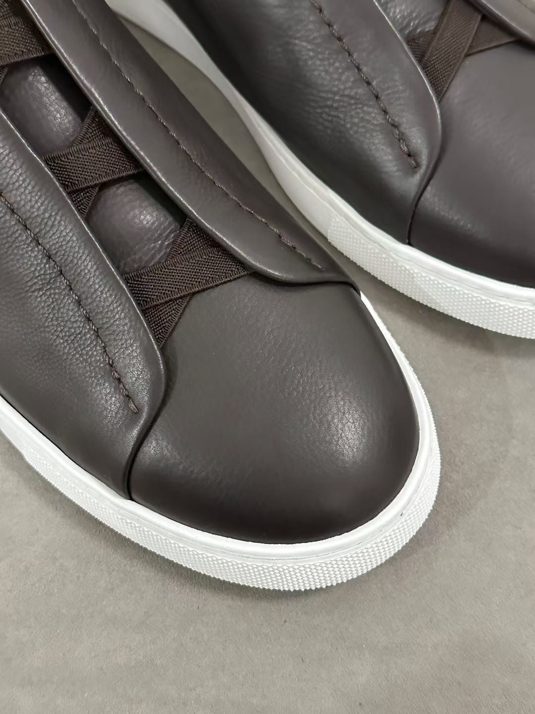 트리플 스티치 스니커즈 (Triple Stitch Sneakers)