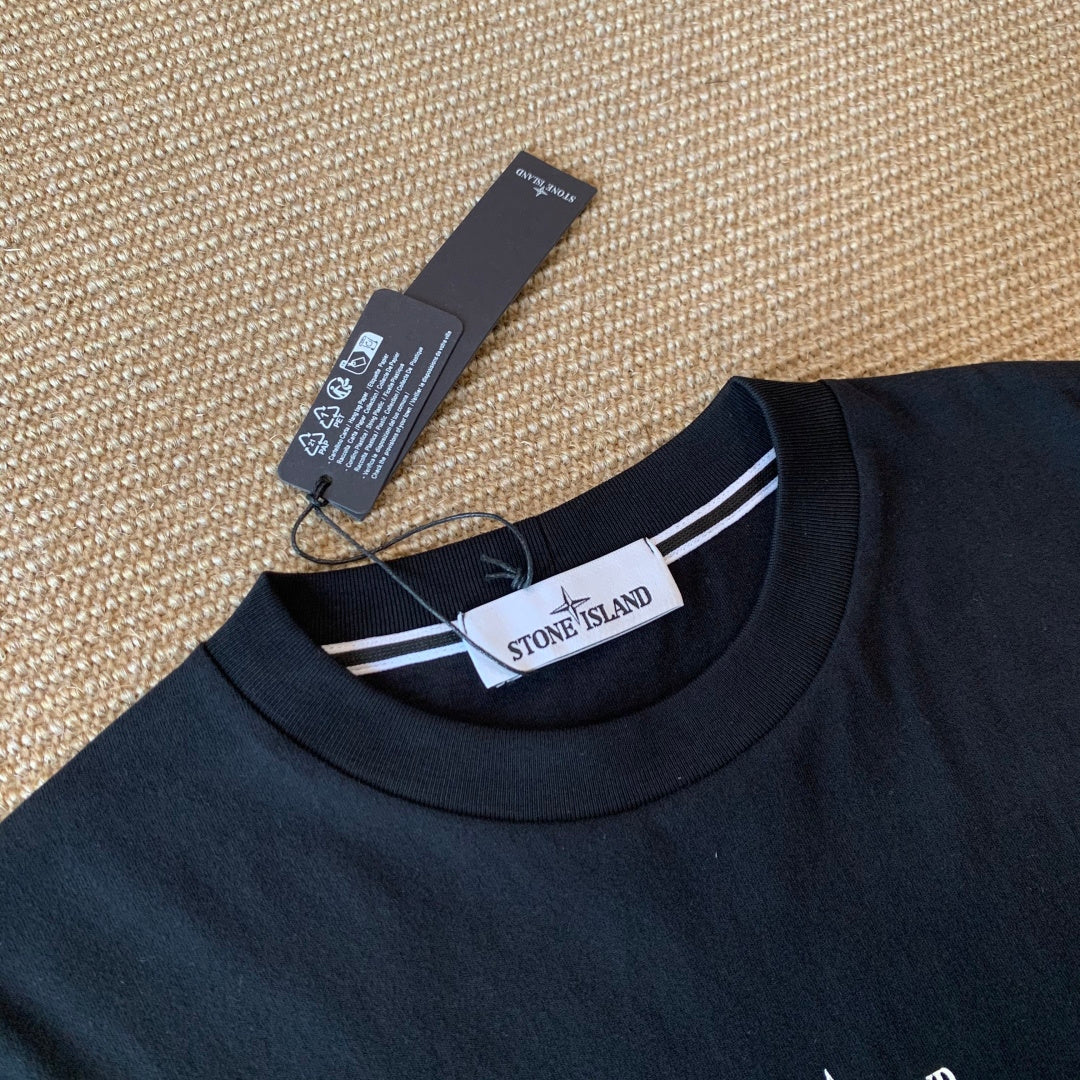 디스트레스드 티셔츠 (Distressed T-shirt)