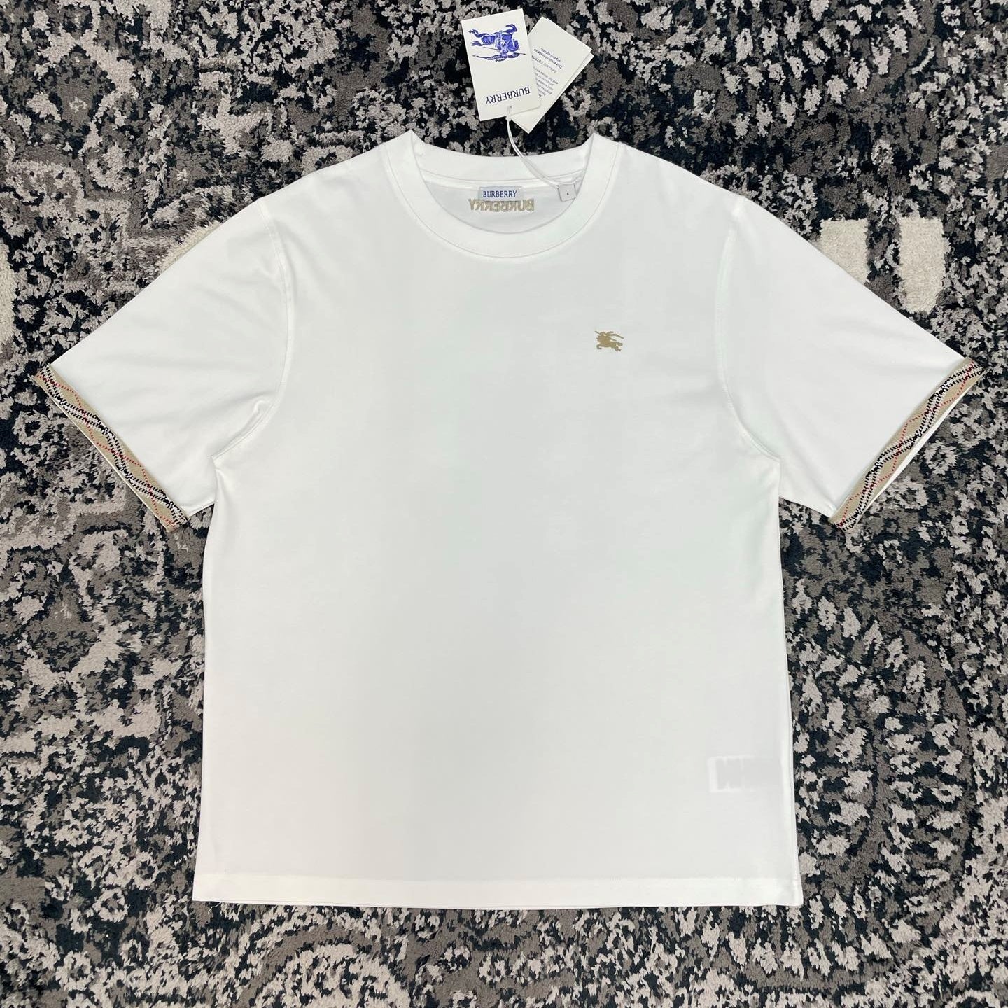 EKD 반팔 티셔츠 (EKD Short-Sleeve T-Shirt)