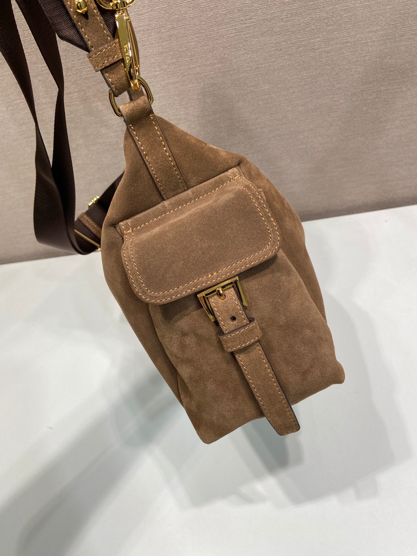 포켓 스웨이드 토트백 (Pocket Suede Tote Bag)