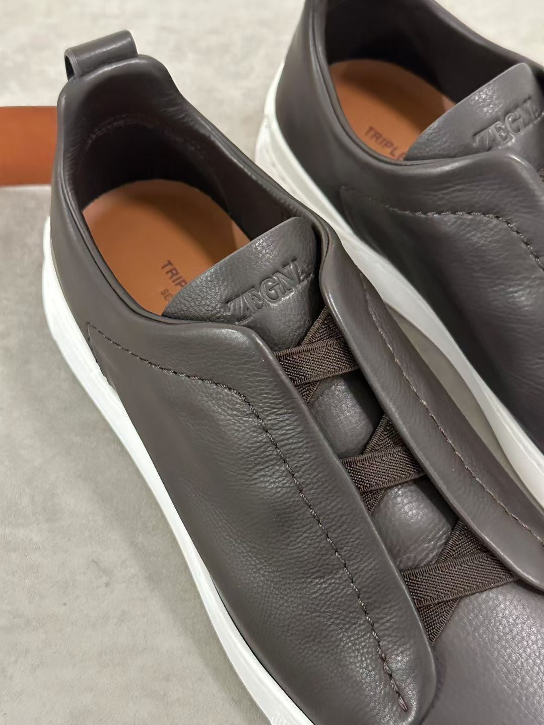 트리플 스티치 스니커즈 (Triple Stitch Sneakers)