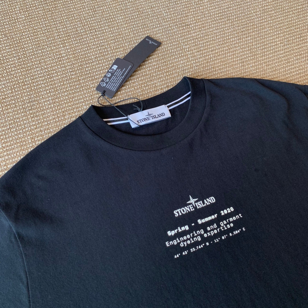 디스트레스드 티셔츠 (Distressed T-shirt)