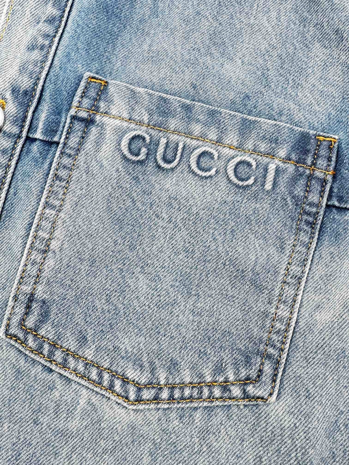 엠보싱 데님셔츠 (Embossed denim shirt)
