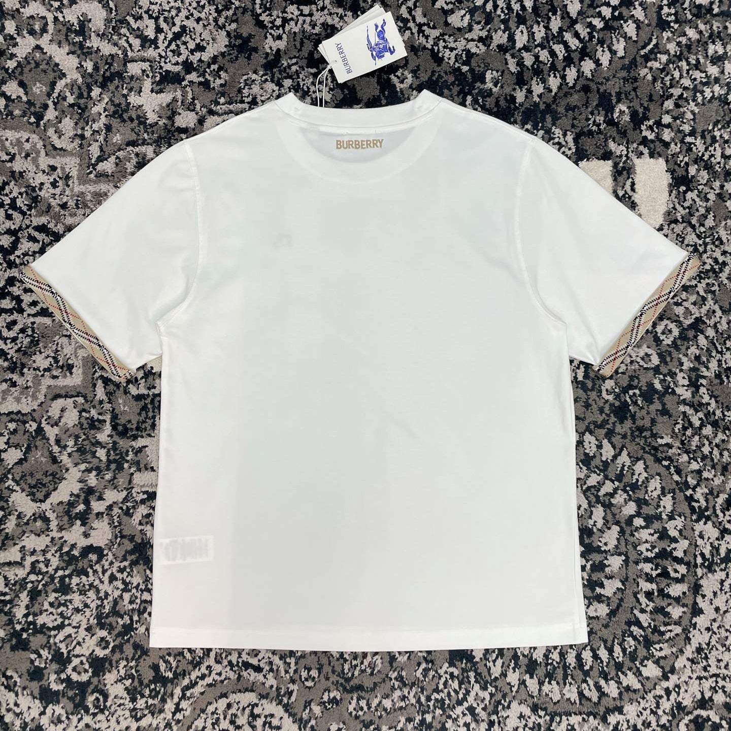 EKD 반팔 티셔츠 (EKD Short-Sleeve T-Shirt)