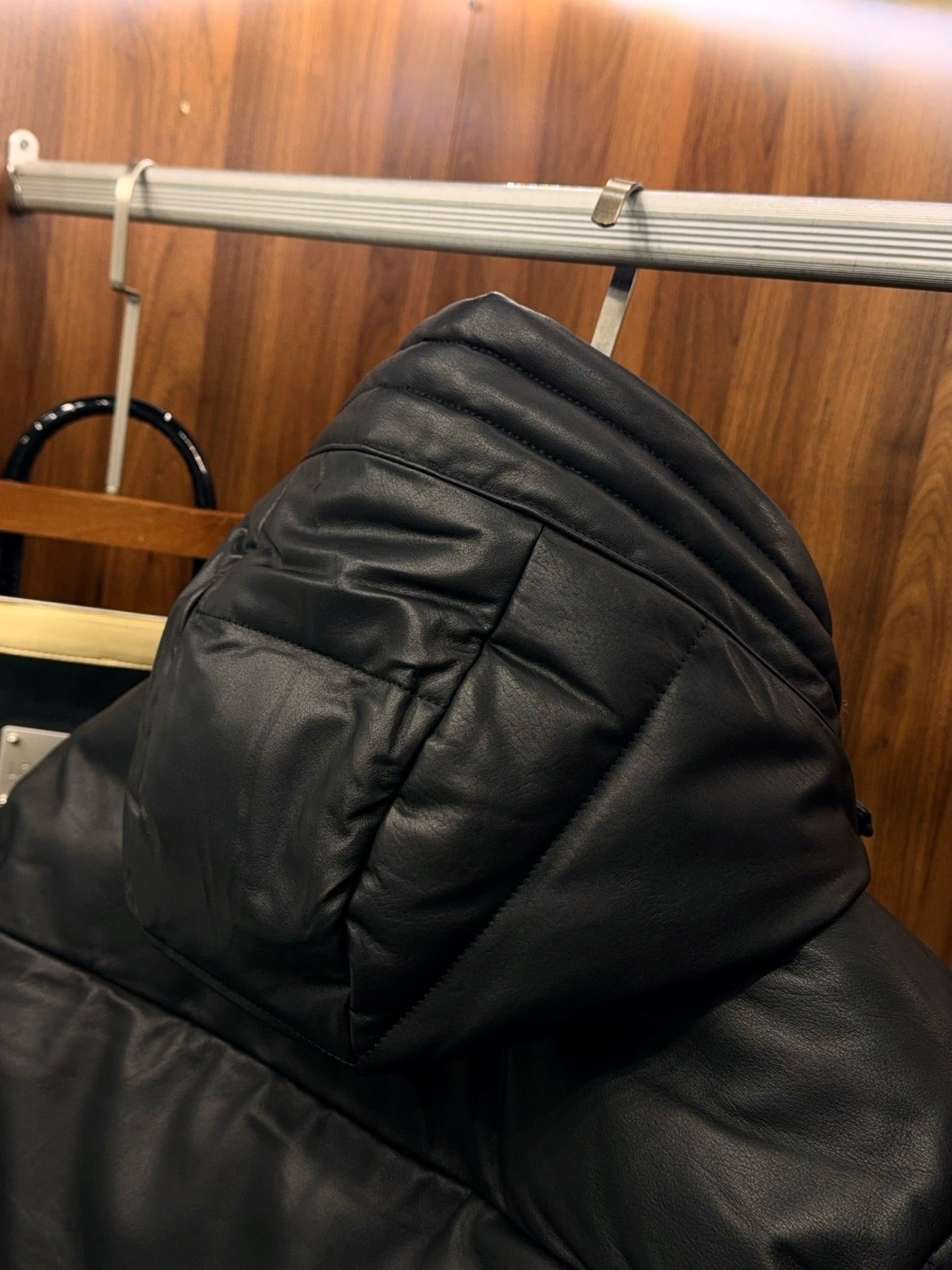 롱 트렌치 레더코트 (Long trench leather coat)