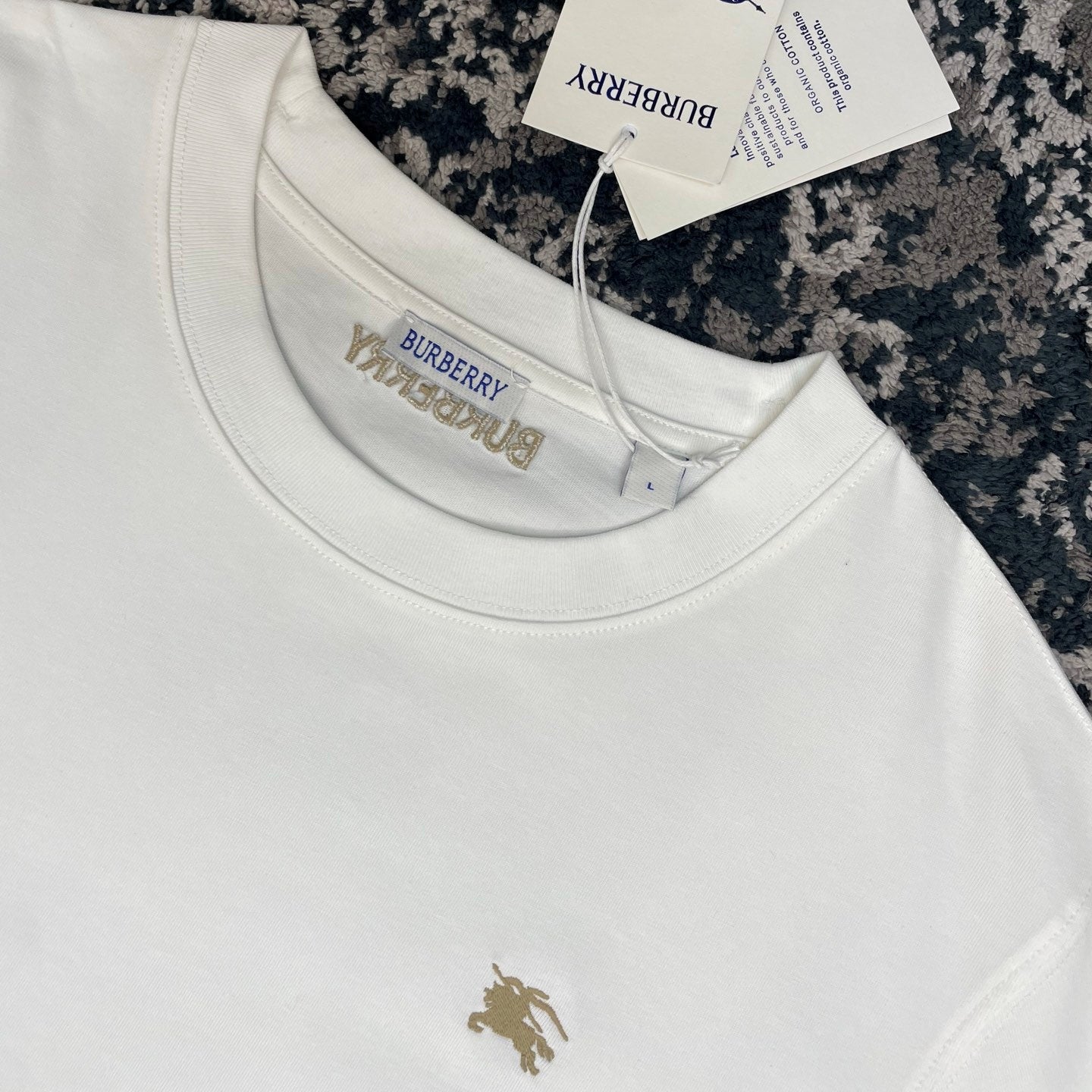EKD 반팔 티셔츠 (EKD Short-Sleeve T-Shirt)