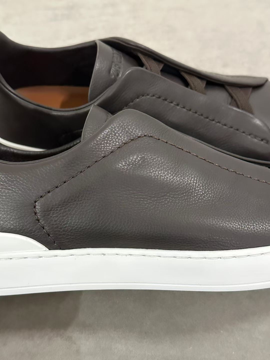트리플 스티치 스니커즈 (Triple Stitch Sneakers)