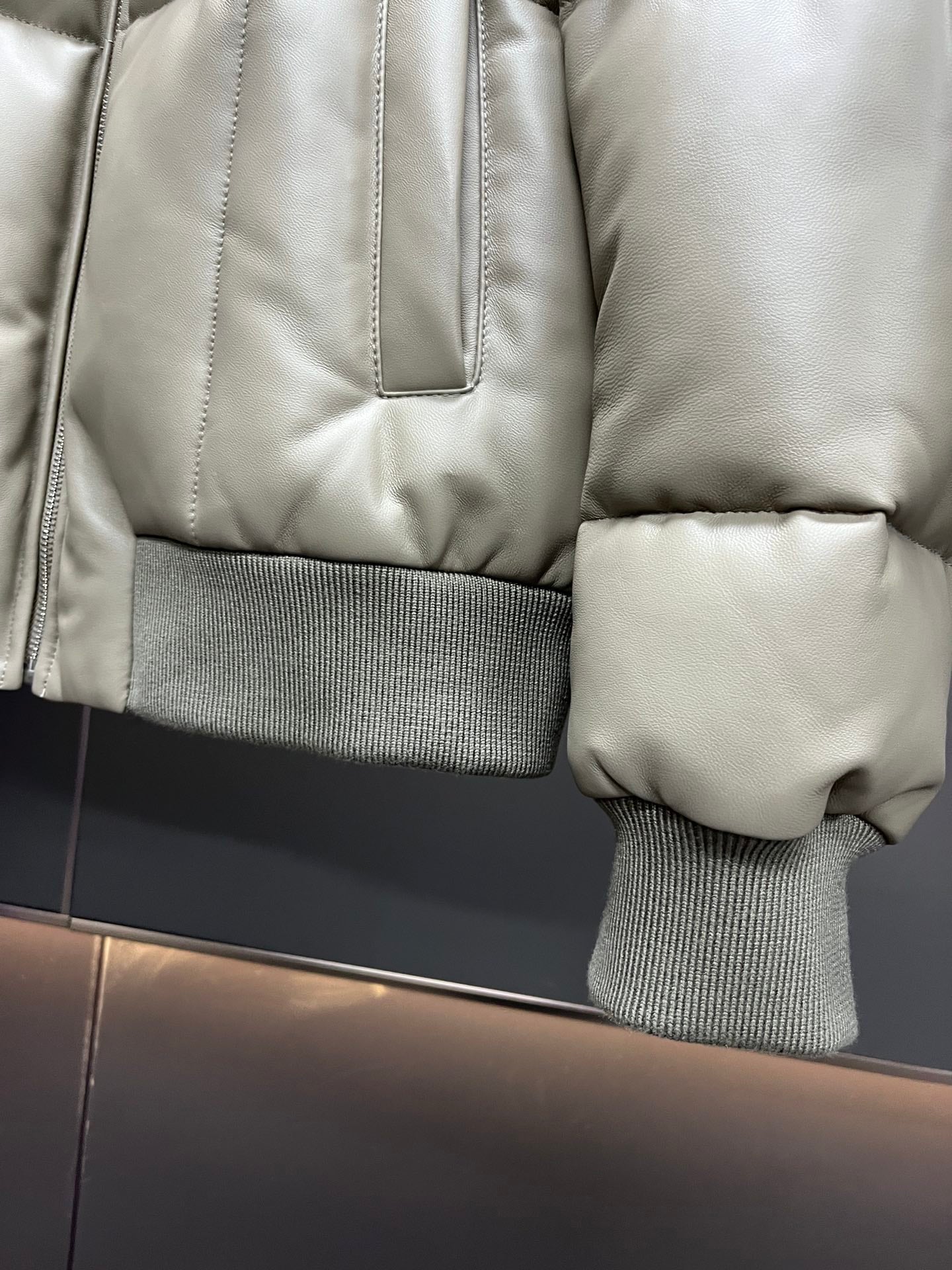 클래식 다운 양가죽패딩 (Classic down sheepskin padding)