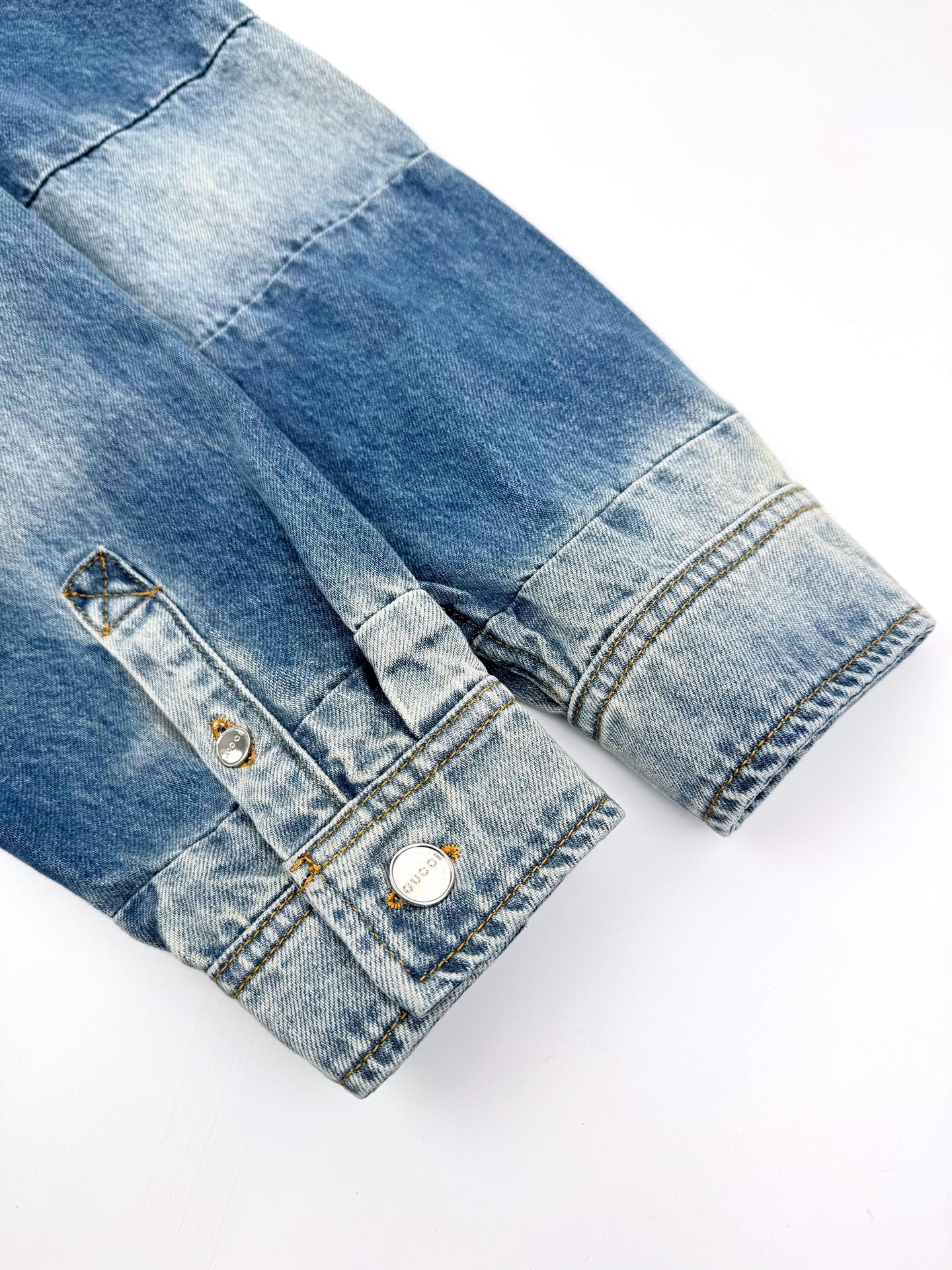 엠보싱 데님셔츠 (Embossed denim shirt)