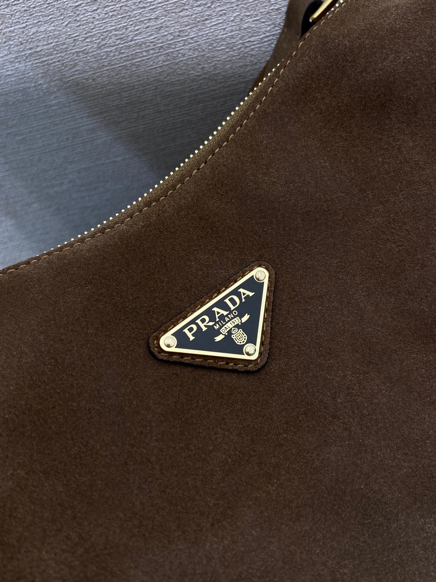 포켓 스웨이드 토트백 (Pocket Suede Tote Bag)