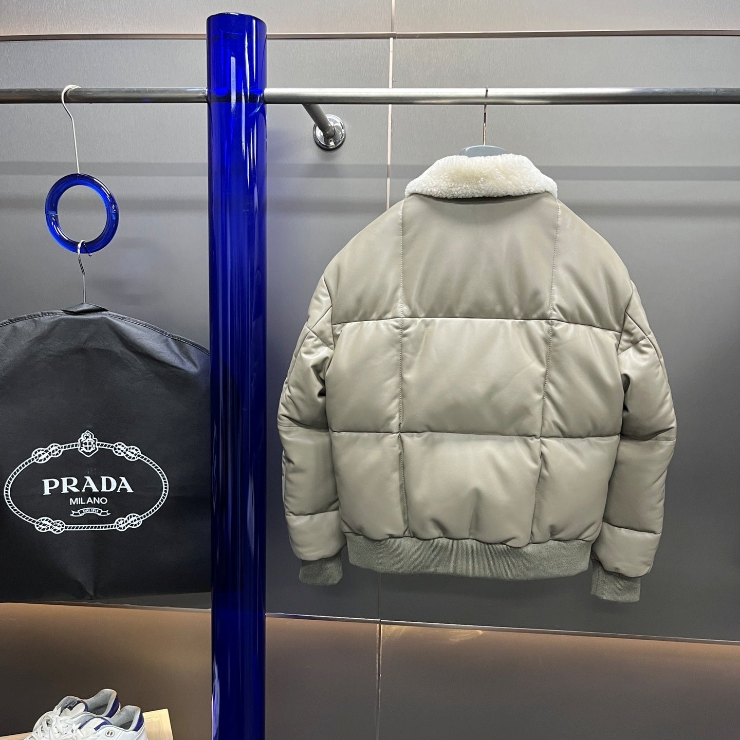 클래식 다운 양가죽패딩 (Classic down sheepskin padding)