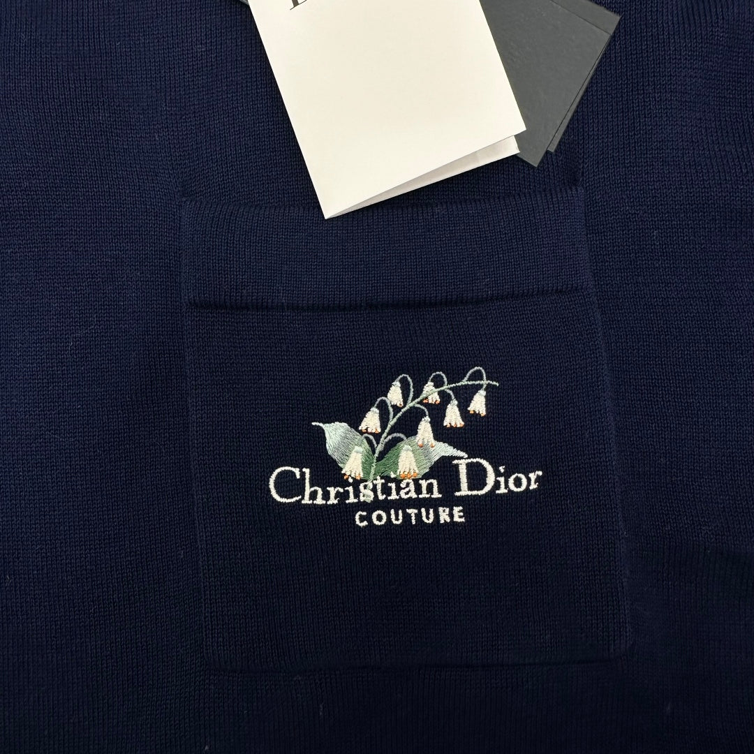 자수 티셔츠 (embroidered t-shirt)