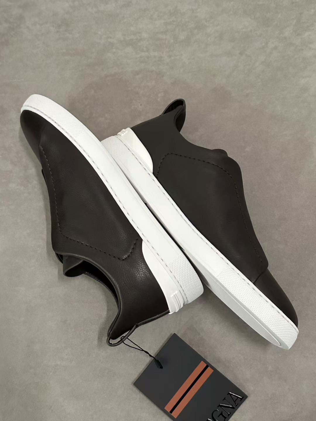 트리플 스티치 스니커즈 (Triple Stitch Sneakers)