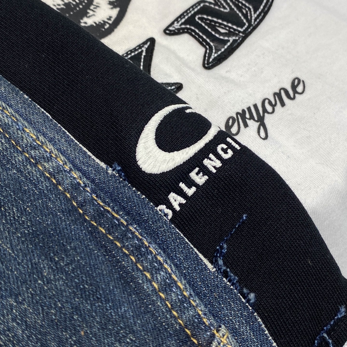 컷업 청바지 (cut-up jeans)