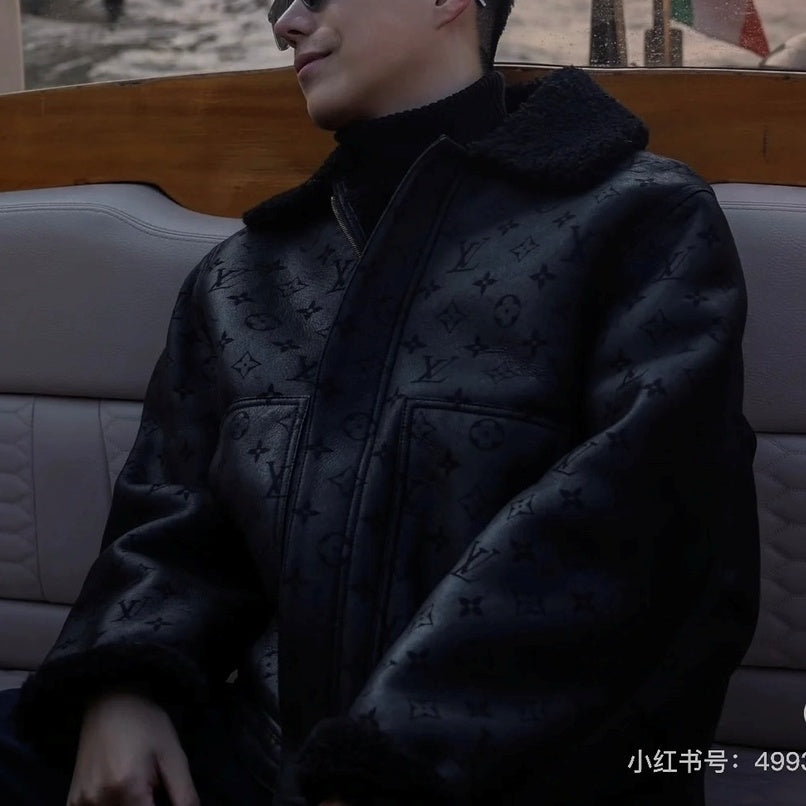 엠보싱 무스탕 (Embossed Mustang)