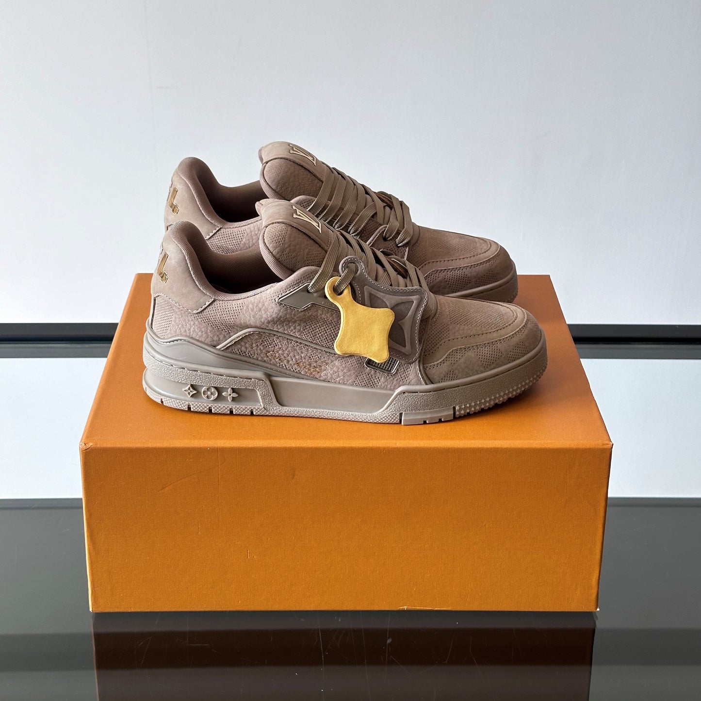 트레이너스니커즈 (Trainer Sneakers)