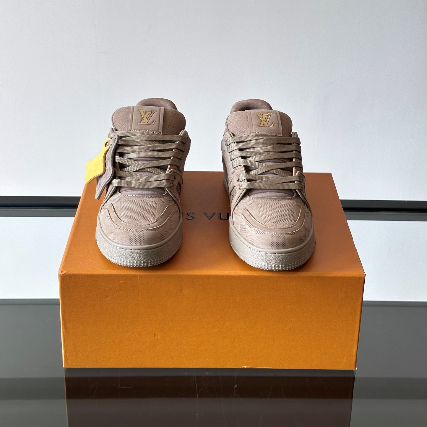 트레이너스니커즈 (Trainer Sneakers)