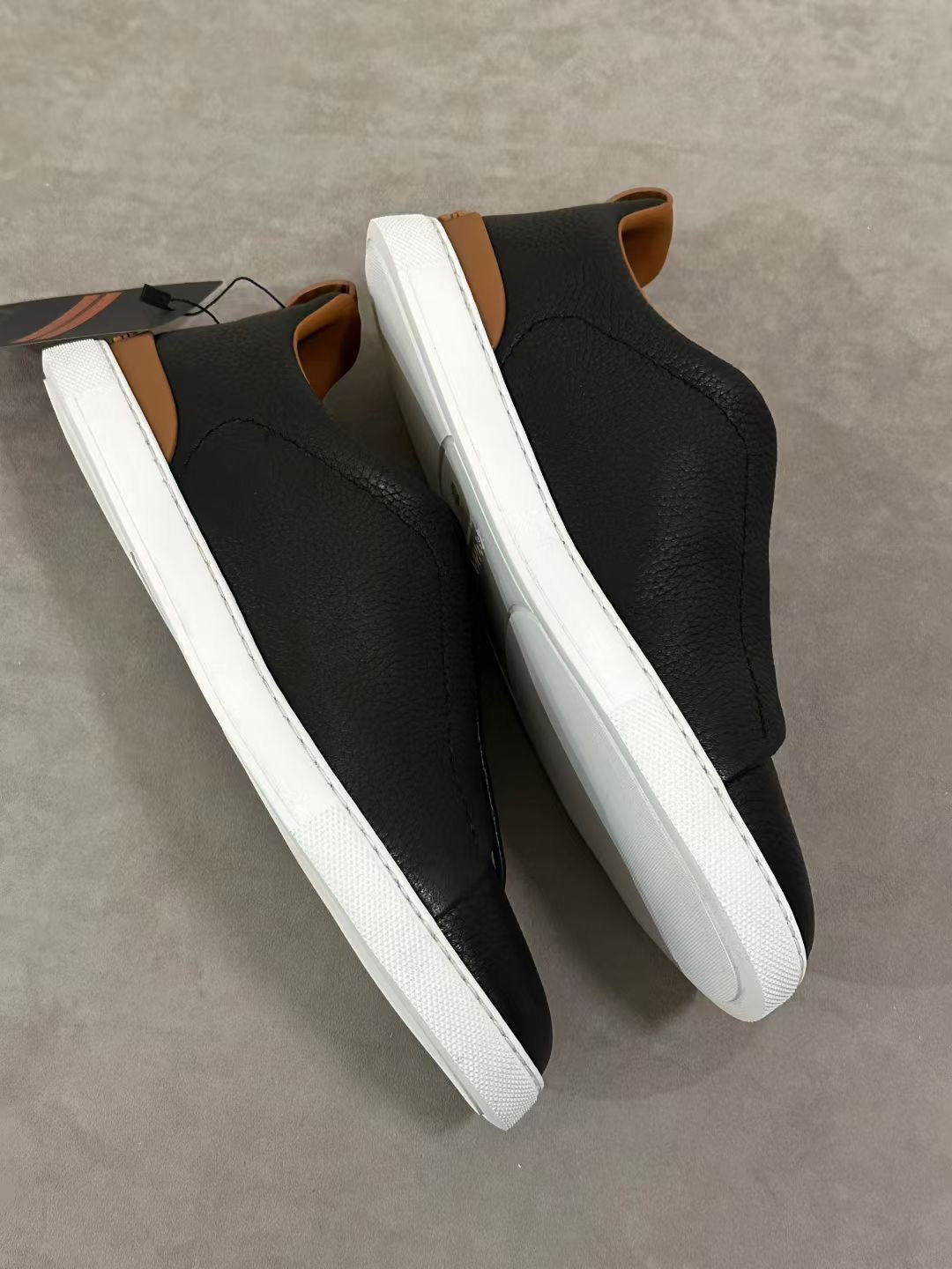 트리플 스티치 스니커즈 (Triple Stitch Sneakers)