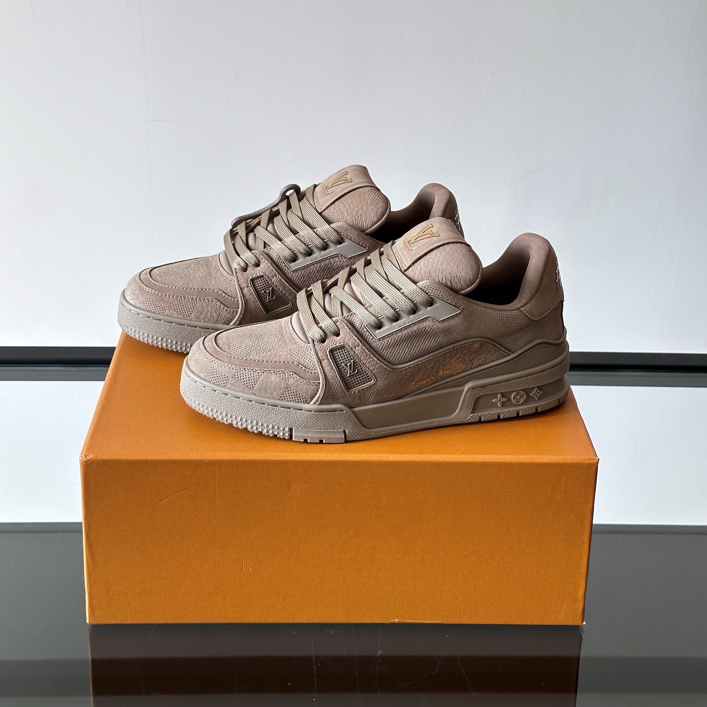 트레이너스니커즈 (Trainer Sneakers)