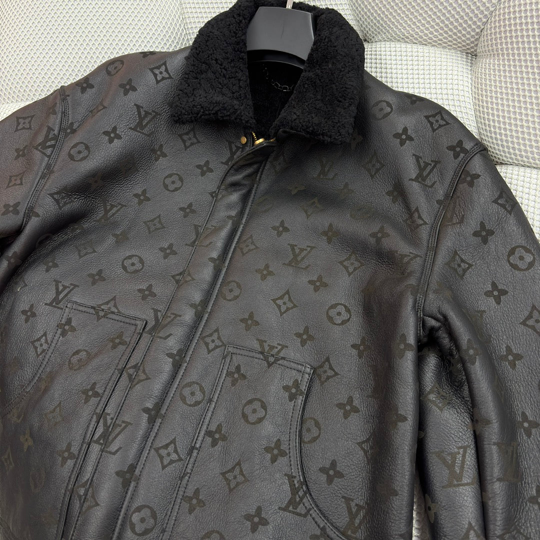 엠보싱 무스탕 (Embossed Mustang)