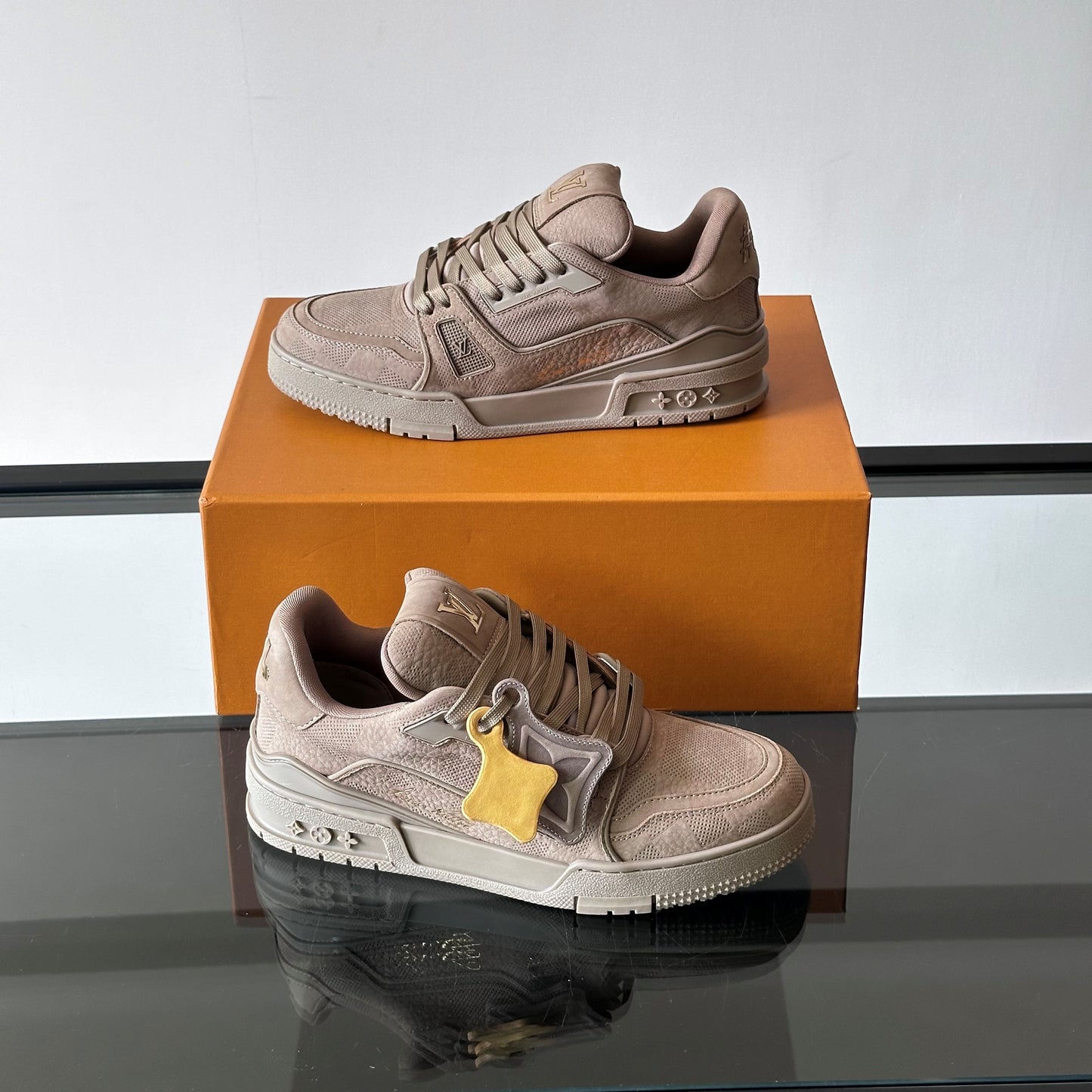 트레이너스니커즈 (Trainer Sneakers)