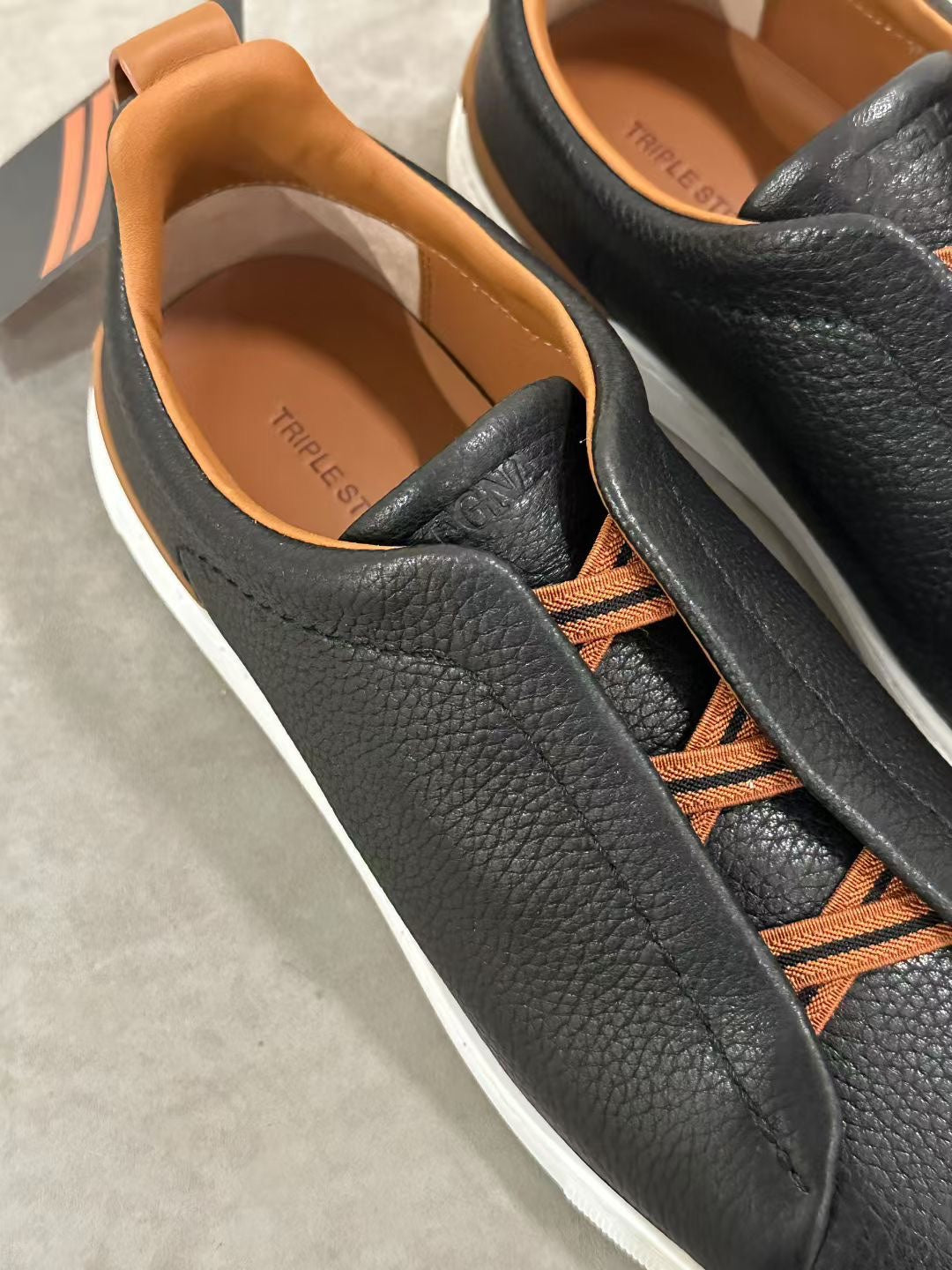 트리플 스티치 스니커즈 (Triple Stitch Sneakers)