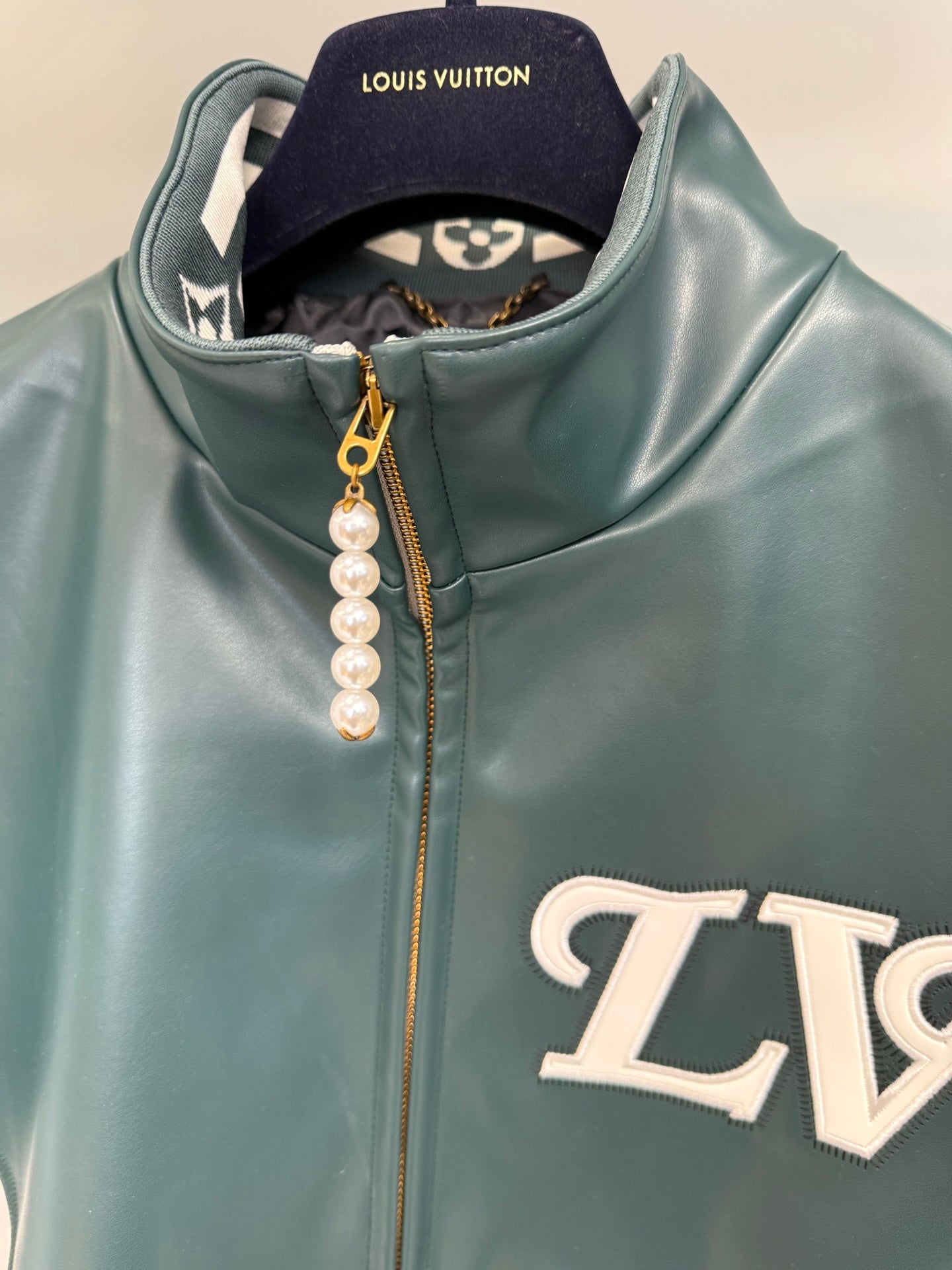 프레피 가죽점퍼 (preppy leather jacket)