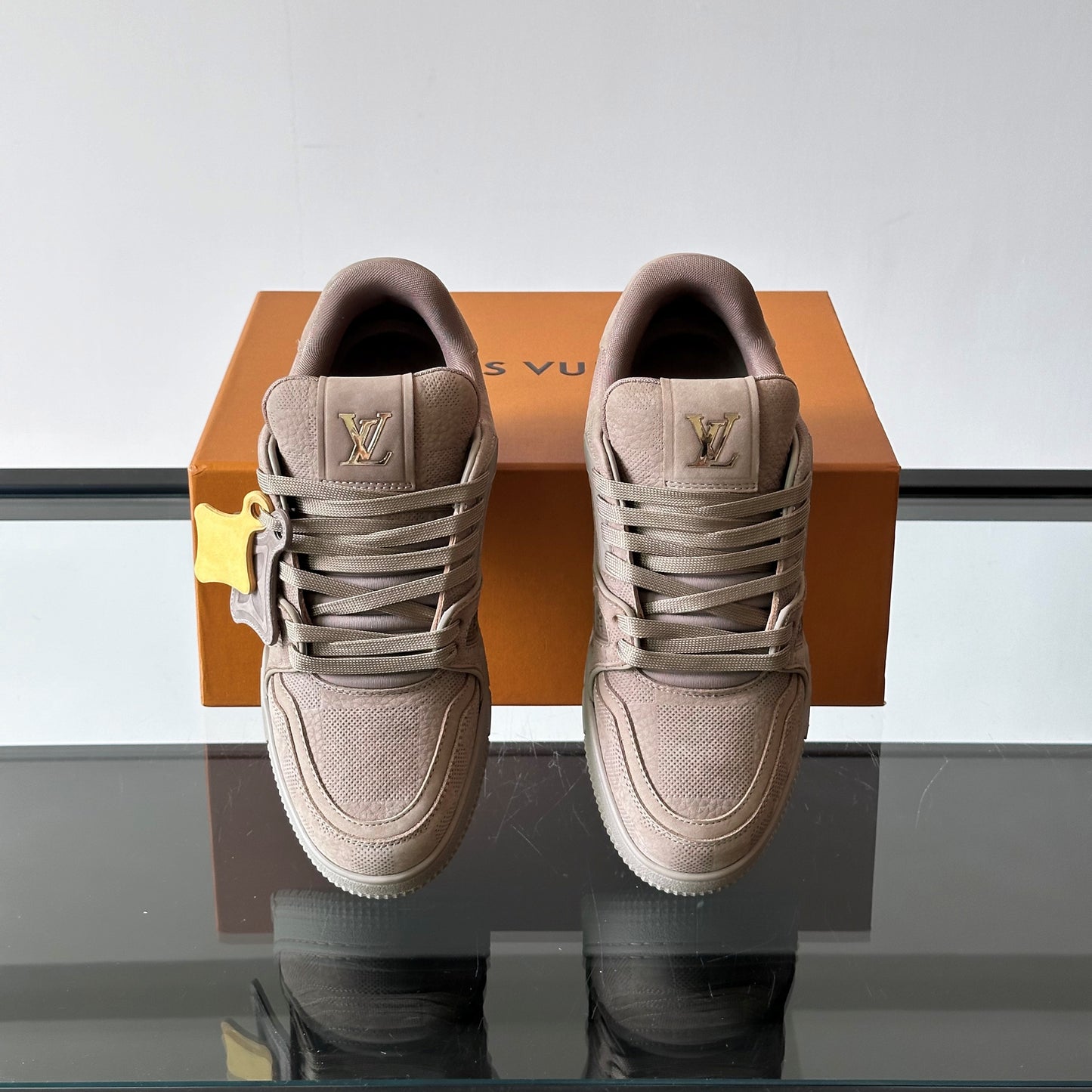 트레이너스니커즈 (Trainer Sneakers)