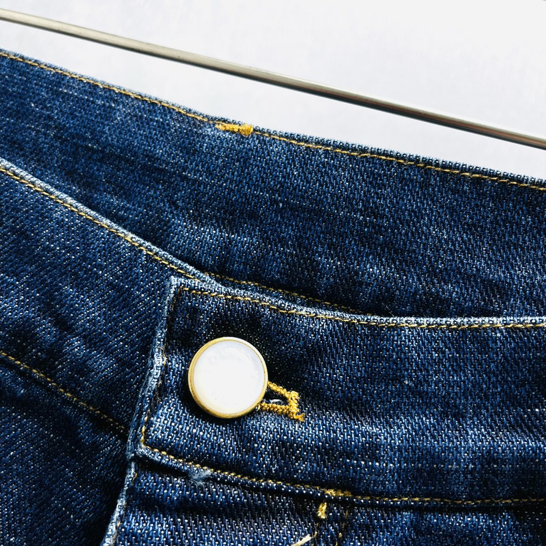루 워시드 데님진 (Lou Washed Denim Jeans)