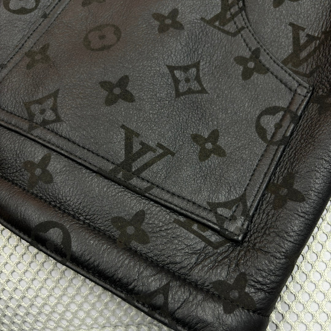 엠보싱 무스탕 (Embossed Mustang)