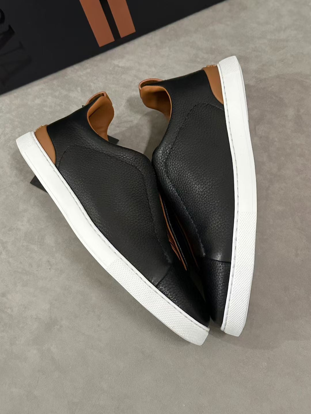 트리플 스티치 스니커즈 (Triple Stitch Sneakers)