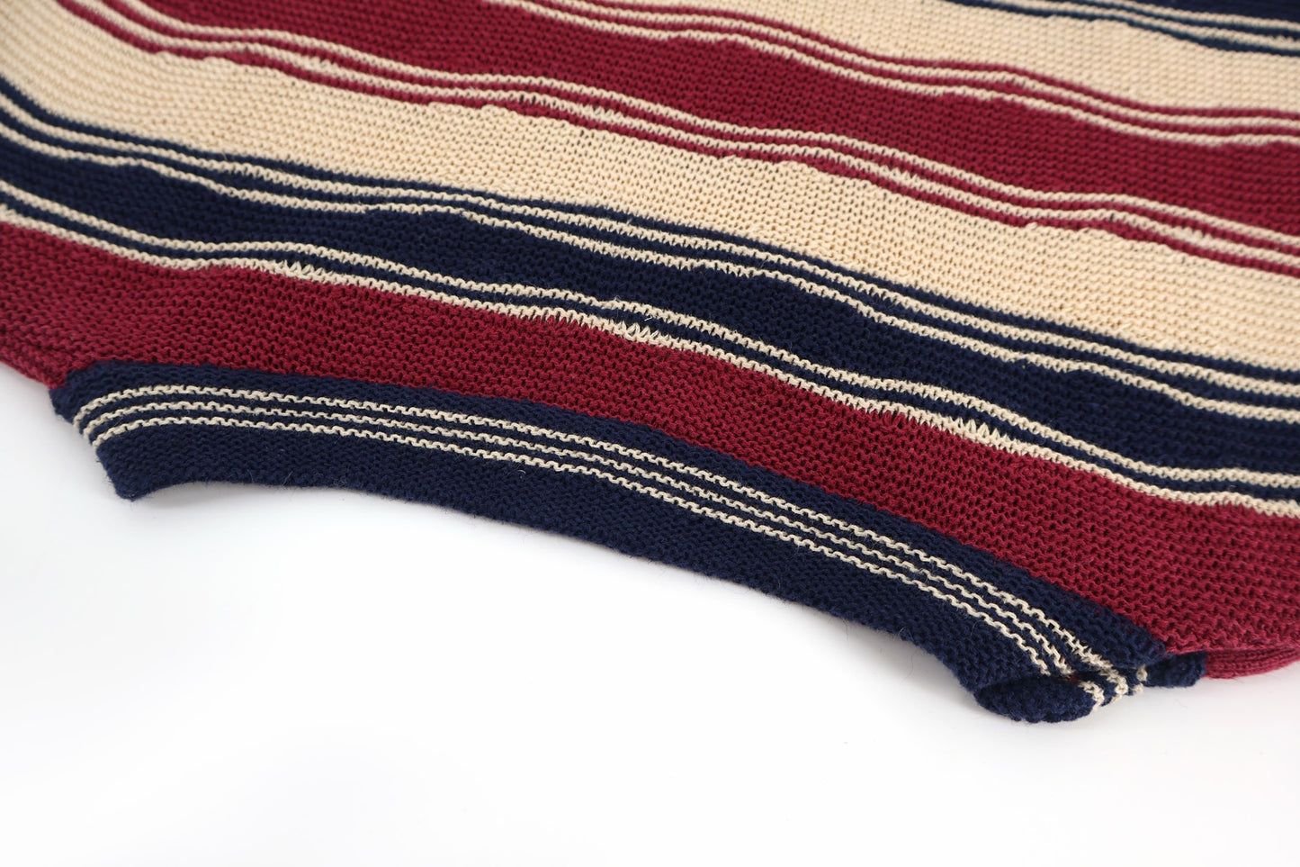 디스토디드 니트 (Distorted knit)