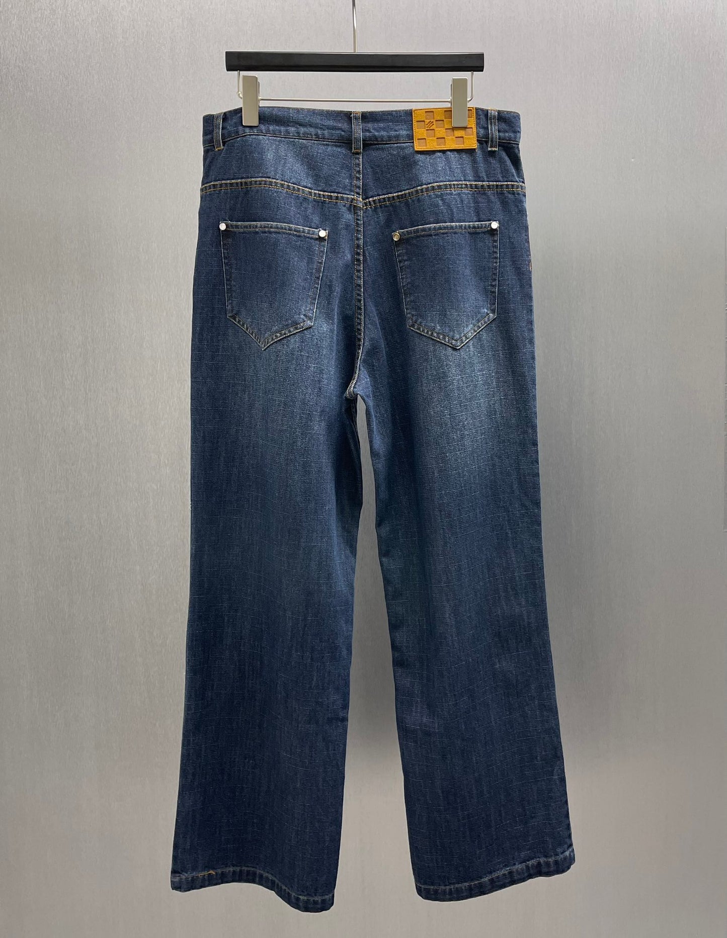 루 워시드 데님진 (Lou Washed Denim Jeans)