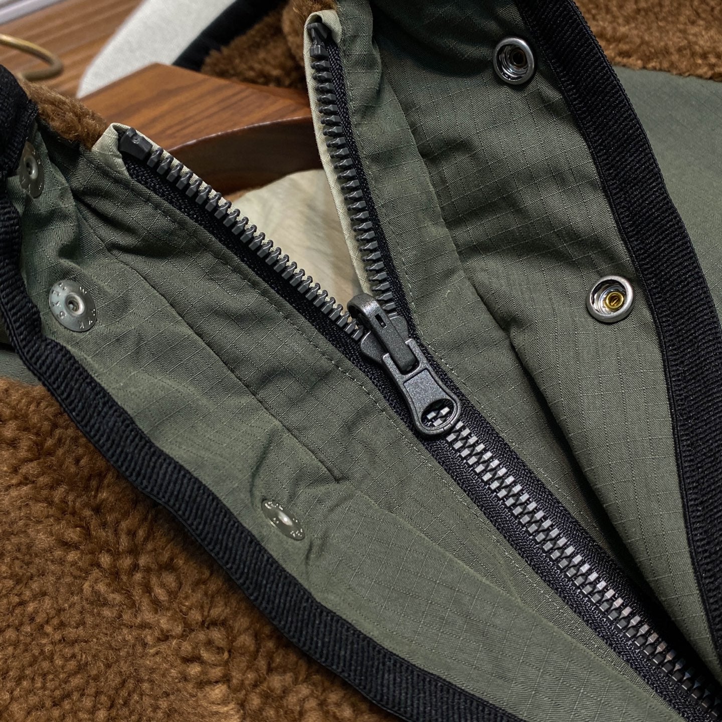 리버시블 램스울 재킷 (Reversible lambswool jacket)