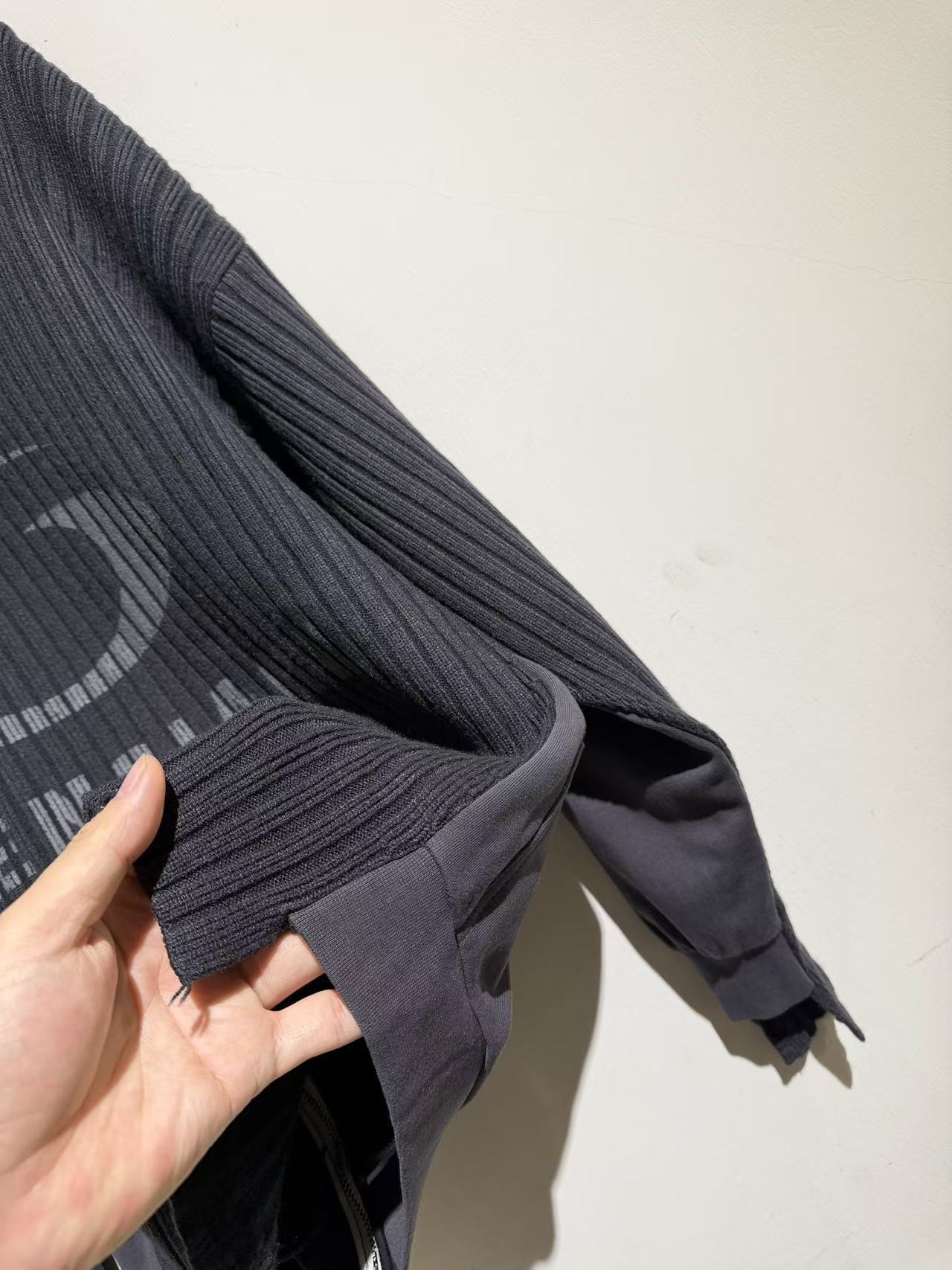 베일 파리 후드점퍼 (Veil Paris Hooded Jumper)
