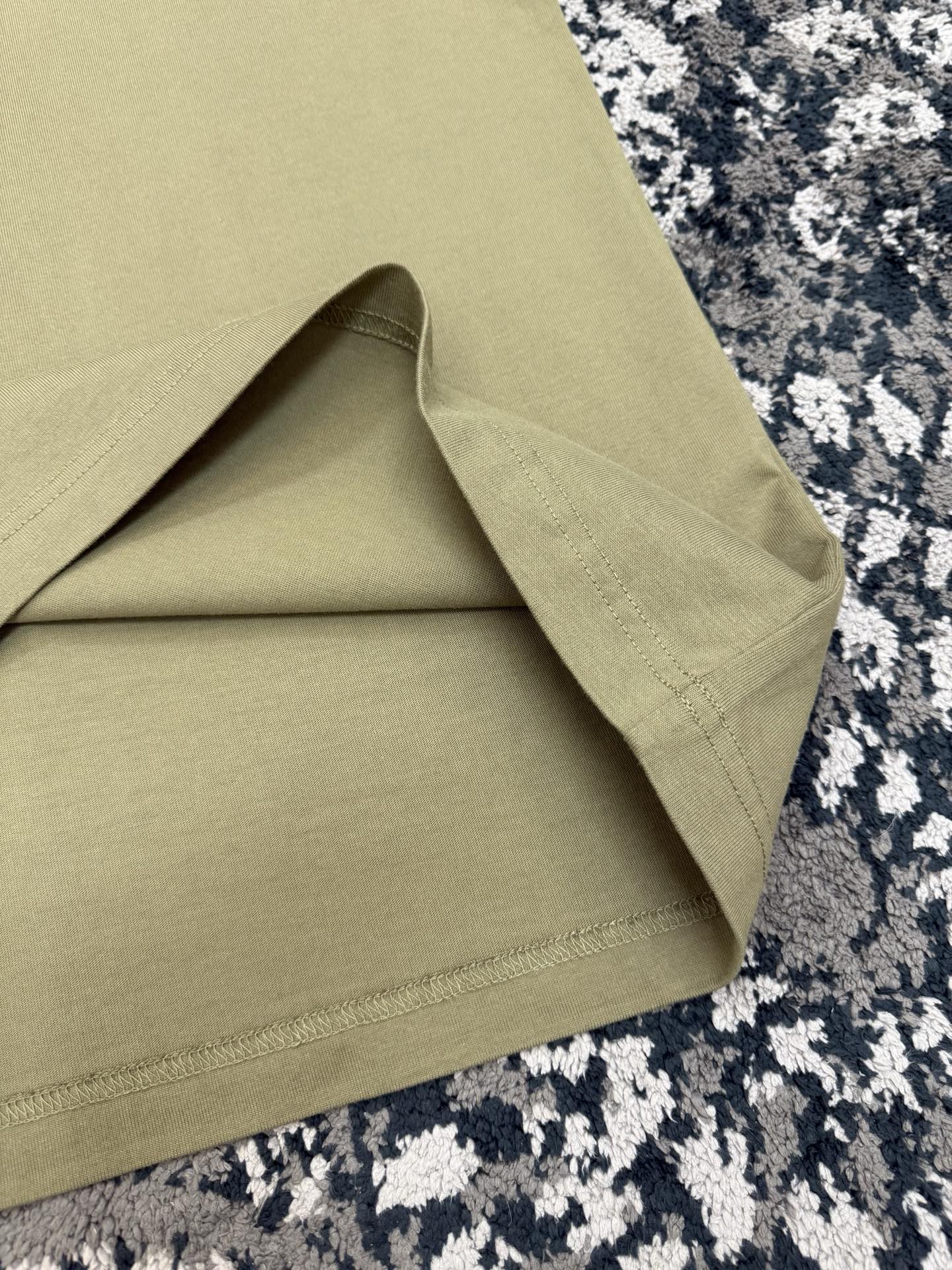 크루넥 반팔 티셔츠 (Crewneck short-sleeve T-shirt)