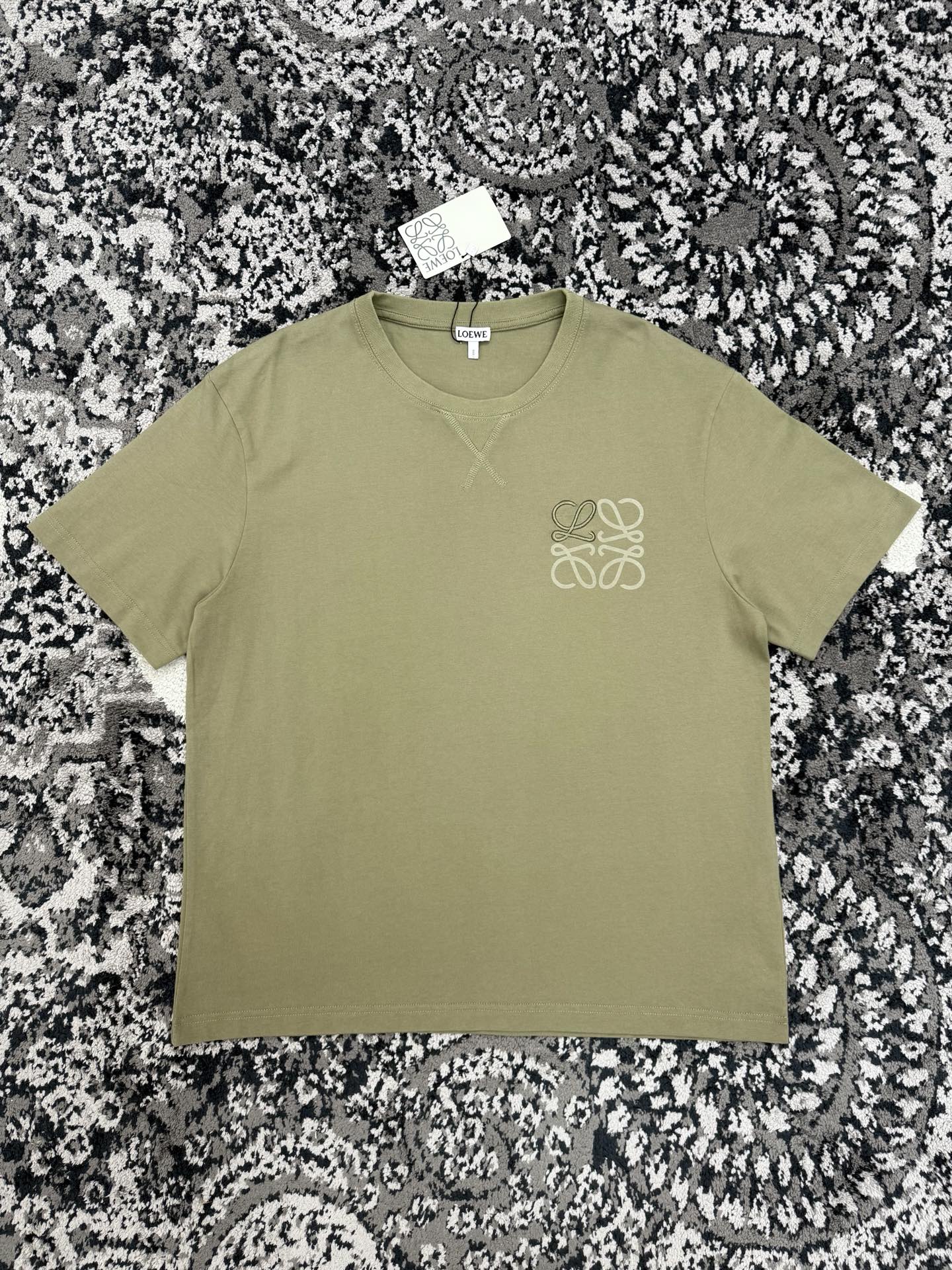 크루넥 반팔 티셔츠 (Crewneck short-sleeve T-shirt)