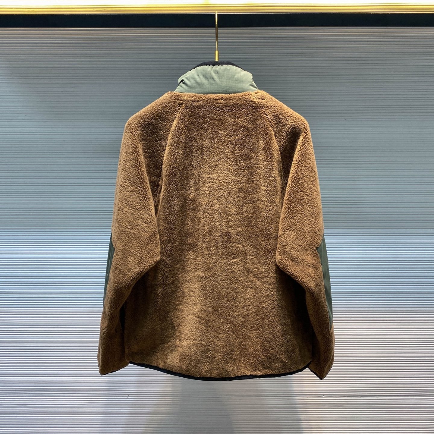 리버시블 램스울 재킷 (Reversible lambswool jacket)