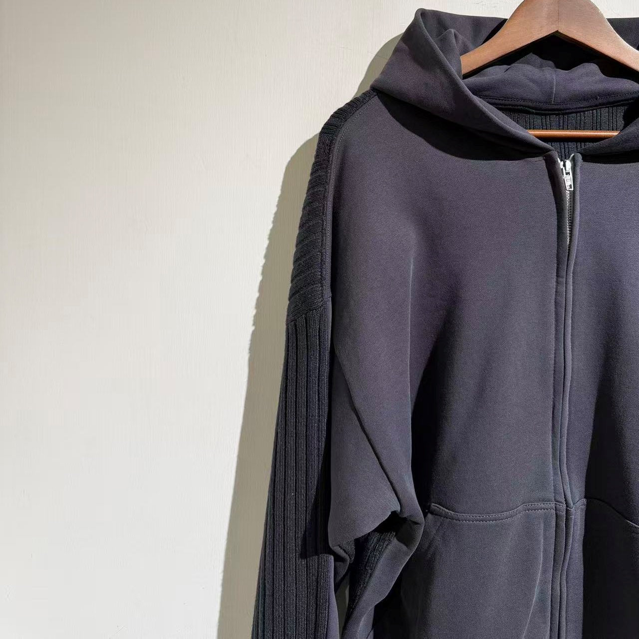 베일 파리 후드점퍼 (Veil Paris Hooded Jumper)